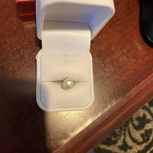 Pearl Ring with Chip